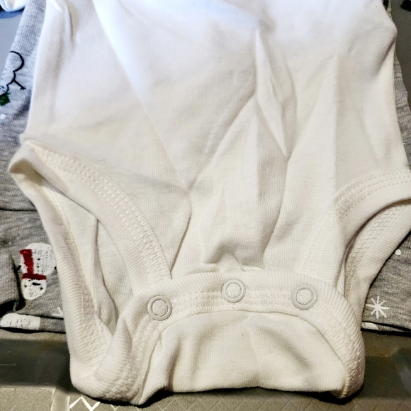 NWT CARTER'S 2-Piece "Snow Much Love" Baby Winter Outfit 3M White Grey Christmas - Picture 6 of 8